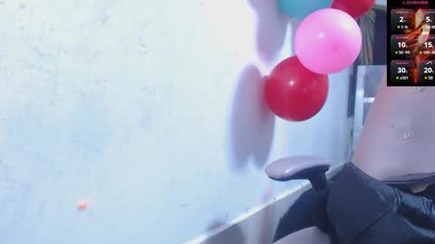 Snapshot of toxxxic_cams chatting on November 18, 2:17 am toxca69 online show from November 18, 2:17 am