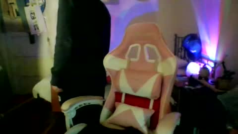 Snapshot of toyboysquirt chatting on June 12, 6:12 am toyboysquirt online show from June 12, 6:12 am
