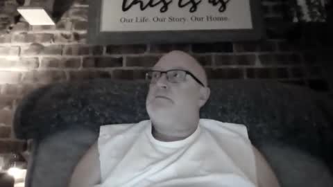 Snapshot of toyota1969 chatting on November 23, 10:31 pm toyota1969 online show from November 23, 10:31 pm