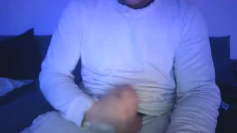 Snapshot of toyy_boy chatting on December 17, 7:37 pm Tim online show from December 17, 7:37 pm