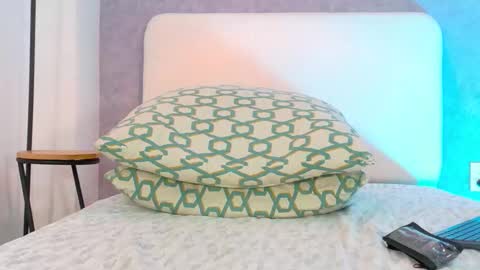 tracielowe_w online show from October 10, 4:22 am