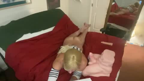 USA GURL online show from December 3, 8:16 am