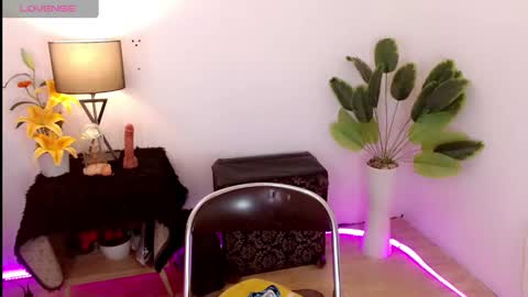 Snapshot of transgoddessselena chatting on December 4, 3:04 am Selena the real cummer online show from December 4, 3:04 am