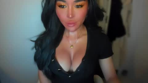 Snapshot of transnextdoor_ chatting on December 6, 5:22 pm ALMIGHTY GODDESS VALENTINA online show from December 6, 5:22 pm