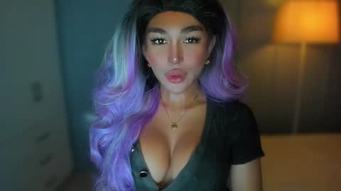Snapshot of transnextdoor_ chatting on December 13, 12:50 pm ALMIGHTY GODDESS VALENTINA online show from December 13, 12:50 pm