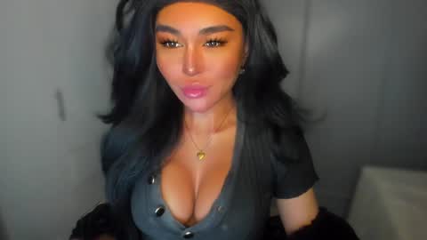 Snapshot of transnextdoor_ chatting on December 27, 9:11 pm ALMIGHTY GODDESS VALENTINA online show from December 27, 9:11 pm