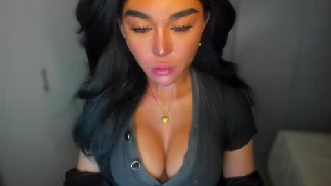 Snapshot of transnextdoor_ chatting on December 29, 9:41 pm ALMIGHTY GODDESS VALENTINA online show from December 29, 9:41 pm