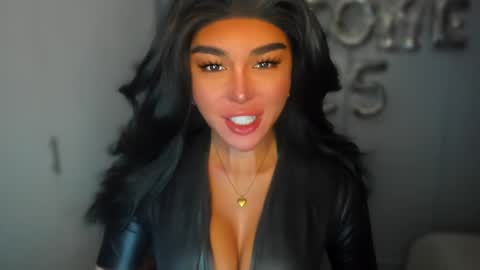 Snapshot of transnextdoor_ chatting on January 1, 2:42 pm ALMIGHTY GODDESS VALENTINA online show from January 1, 2:42 pm