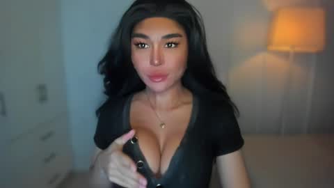 Snapshot of transnextdoor_ chatting on January 2, 11:27 pm ALMIGHTY GODDESS VALENTINA online show from January 2, 11:27 pm