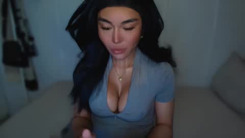 Snapshot of transnextdoor_ chatting on February 17, 9:52 pm ALMIGHTY GODDESS VALENTINA online show from February 17, 9:52 pm