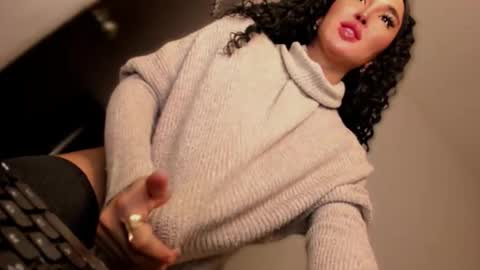 Snapshot of transnextdoor_ chatting on October 4, 9:13 pm ALMIGHTY GODDESS VALENTINA online show from October 4, 9:13 pm