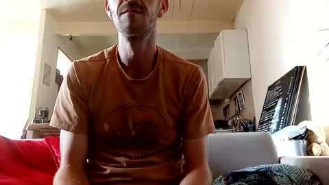 Snapshot of traveler_of_pleasure chatting on November 4, 8:35 am traveler_of_pleasure online show from November 4, 8:35 am