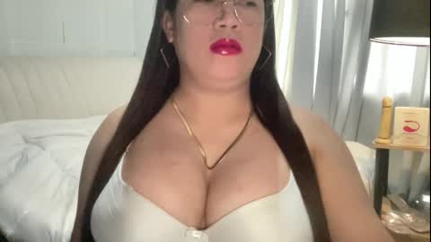 Snapshot of travelergirl chatting on October 15, 1:50 am travelergirl online show from October 15, 1:50 am