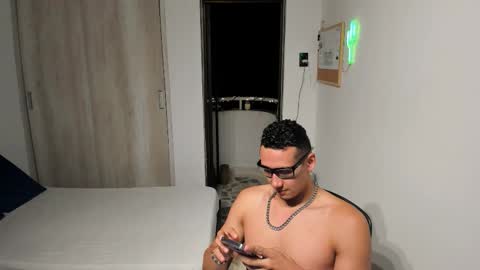 travis bakerr online show from February 17, 1:24 am