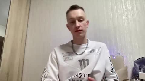 Snapshot of travis_gracile chatting on April 1, 1:41 pm Travis online show from April 1, 1:41 pm