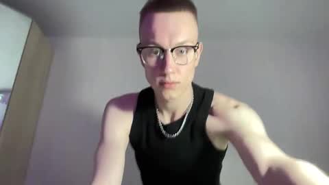 Snapshot of travis_gracile chatting on April 7, 9:21 am Travis online show from April 7, 9:21 am