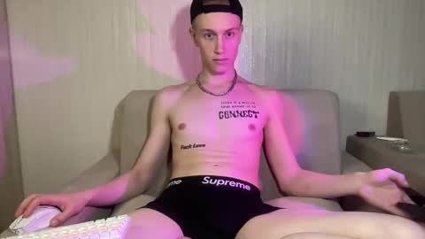 Travis online show from April 25, 1:52 pm
