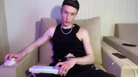 Travis online show from May 2, 9:36 am