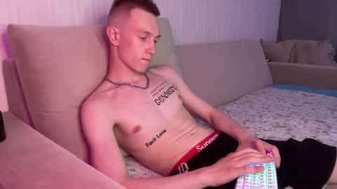 Travis online show from May 10, 8:08 am