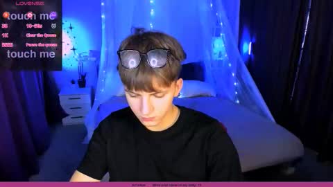 Travis online show from November 8, 9:13 pm