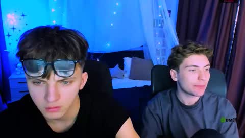 Travis online show from December 13, 8:47 pm