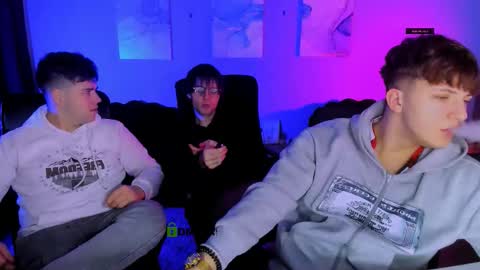 Travis online show from February 20, 9:32 am