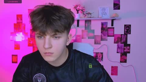 Travis online show from April 15, 9:16 am