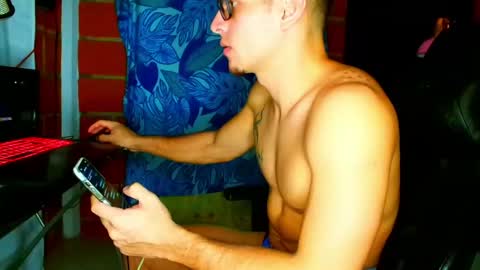 Snapshot of travisdiamonds chatting on May 18, 3:35 am TRAVIS. online show from May 18, 3:35 am