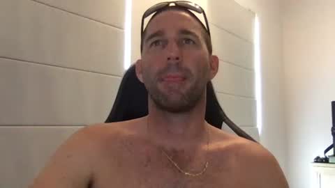 TravisKenn online show from February 1, 8:05 pm