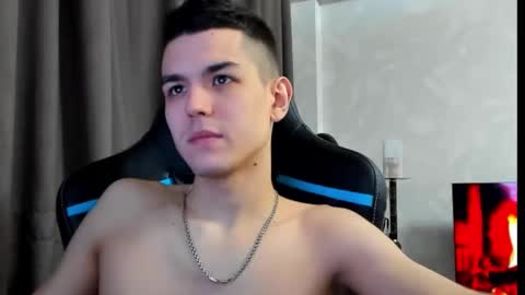 Snapshot of travisrivas chatting on February 18, 4:05 pm travisrivas online show from February 18, 4:05 pm