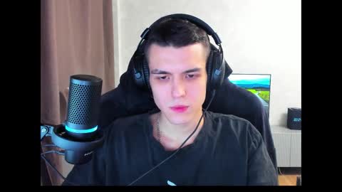 Snapshot of travisrivas chatting on February 28, 7:25 pm travisrivas online show from February 28, 7:25 pm