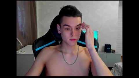 Snapshot of travisrivas chatting on March 4, 1:06 pm travisrivas online show from March 4, 1:06 pm