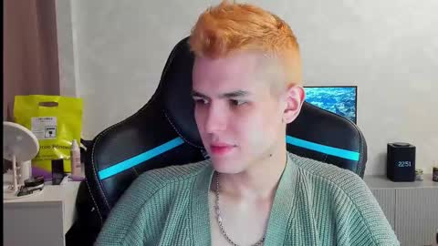 Snapshot of travisrivas chatting on March 5, 7:49 pm travisrivas online show from March 5, 7:49 pm