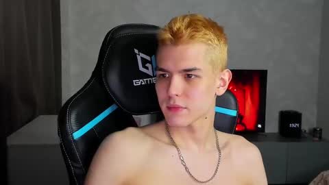 Snapshot of travisrivas chatting on March 7, 4:22 pm travisrivas online show from March 7, 4:22 pm