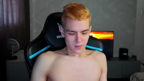 Snapshot of travisrivas chatting on March 8, 11:05 am travisrivas online show from March 8, 11:05 am