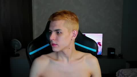 Snapshot of travisrivas chatting on March 8, 3:13 pm travisrivas online show from March 8, 3:13 pm