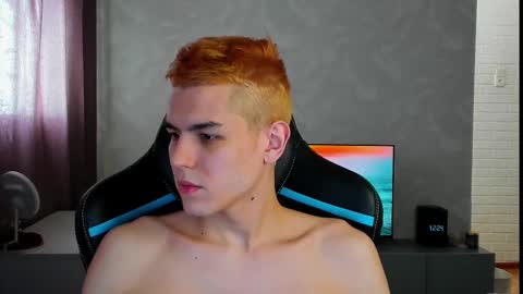 Snapshot of travisrivas chatting on March 9, 9:24 am travisrivas online show from March 9, 9:24 am