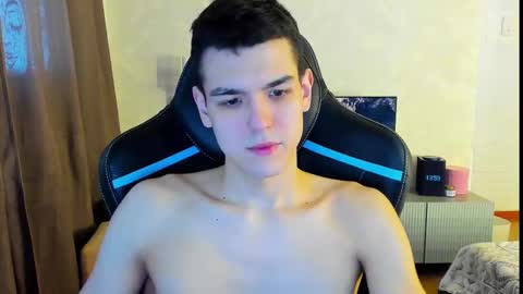 Snapshot of travisrivas chatting on March 12, 10:59 am travisrivas online show from March 12, 10:59 am