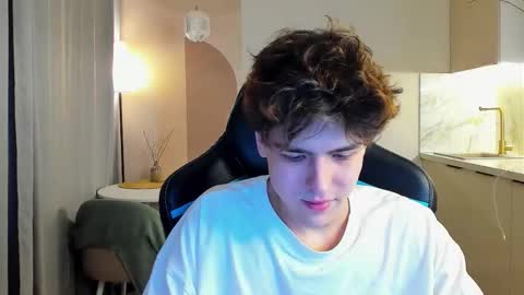 Snapshot of travisrivas chatting on October 2, 4:19 am travisrivas online show from October 2, 4:19 am