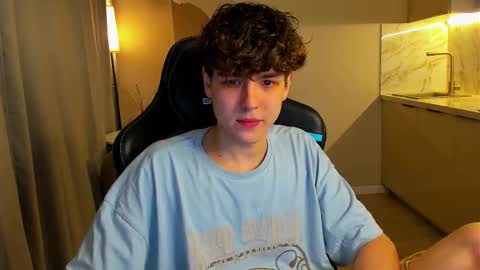 Snapshot of travisrivas chatting on October 15, 3:56 pm travisrivas online show from October 15, 3:56 pm