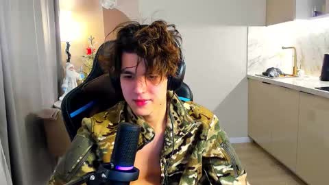 Snapshot of travisrivas chatting on December 4, 2:43 am travisrivas online show from December 4, 2:43 am