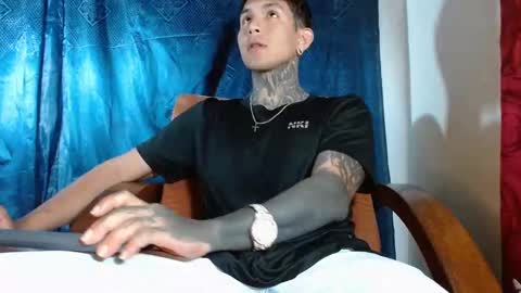 Snapshot of travistanner28 chatting on December 9, 2:13 am TRAV - INDEPENDENT MODEL online show from December 9, 2:13 am