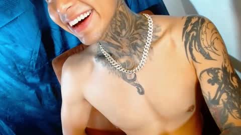 Snapshot of travistanner28 chatting on December 13, 9:09 pm TRAV - INDEPENDENT MODEL online show from December 13, 9:09 pm