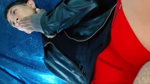 Snapshot of travistanner28 chatting on December 19, 6:23 pm TRAV - INDEPENDENT MODEL online show from December 19, 6:23 pm