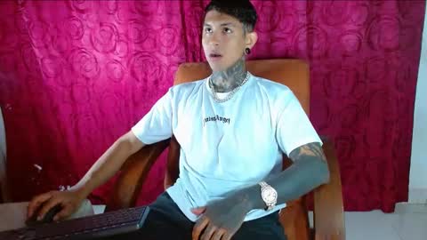 Snapshot of travistanner28 chatting on January 2, 5:39 pm TRAV - INDEPENDENT MODEL online show from January 2, 5:39 pm