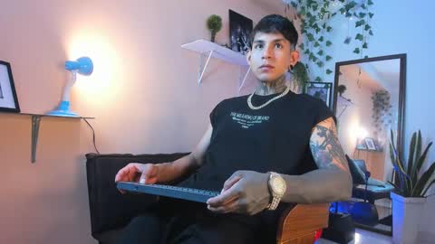 Snapshot of travistanner28 chatting on January 27, 4:20 am TRAV - INDEPENDENT MODEL online show from January 27, 4:20 am