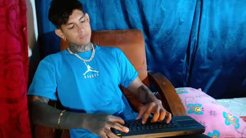 Snapshot of travistanner28 chatting on February 7, 8:31 pm TRAV - INDEPENDENT MODEL online show from February 7, 8:31 pm