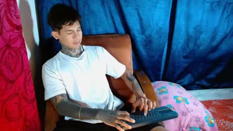 Snapshot of travistanner28 chatting on February 11, 9:14 pm TRAV - INDEPENDENT MODEL online show from February 11, 9:14 pm