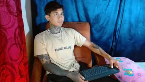 Snapshot of travistanner28 chatting on February 13, 7:52 pm TRAV - INDEPENDENT MODEL online show from February 13, 7:52 pm