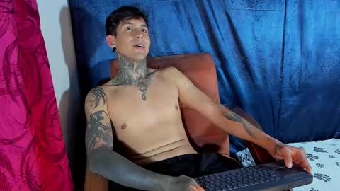 Snapshot of travistanner28 chatting on February 18, 12:15 am TRAV - INDEPENDENT MODEL online show from February 18, 12:15 am